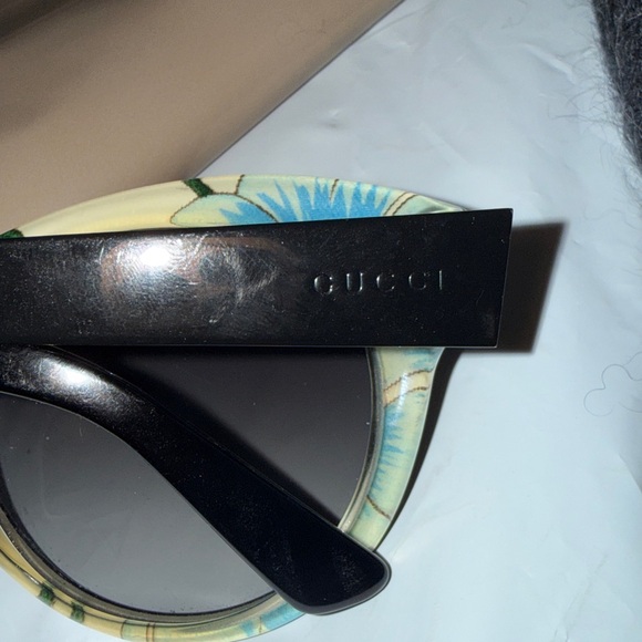 Gucci Black Cat-Eye Sunglasses - Picture 7 of 8